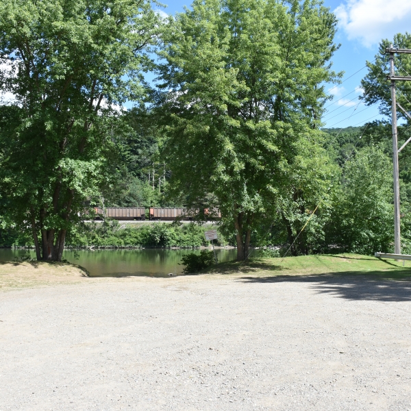 Photo of boat launch on Front Ave.